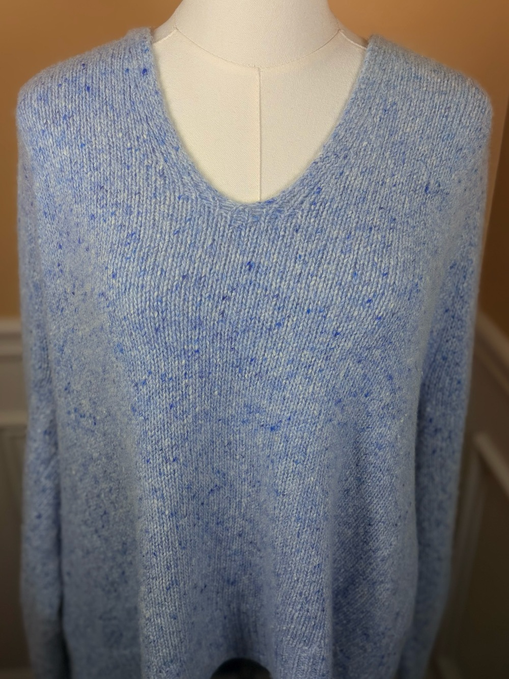 🩵 Vince XL Pale Blue Flecked Wool Alpaca Blend V-Neck Sweater